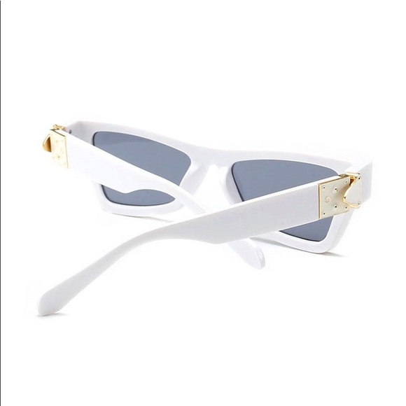 Rectangular Winged Sunglasses - Picture 4 of 4